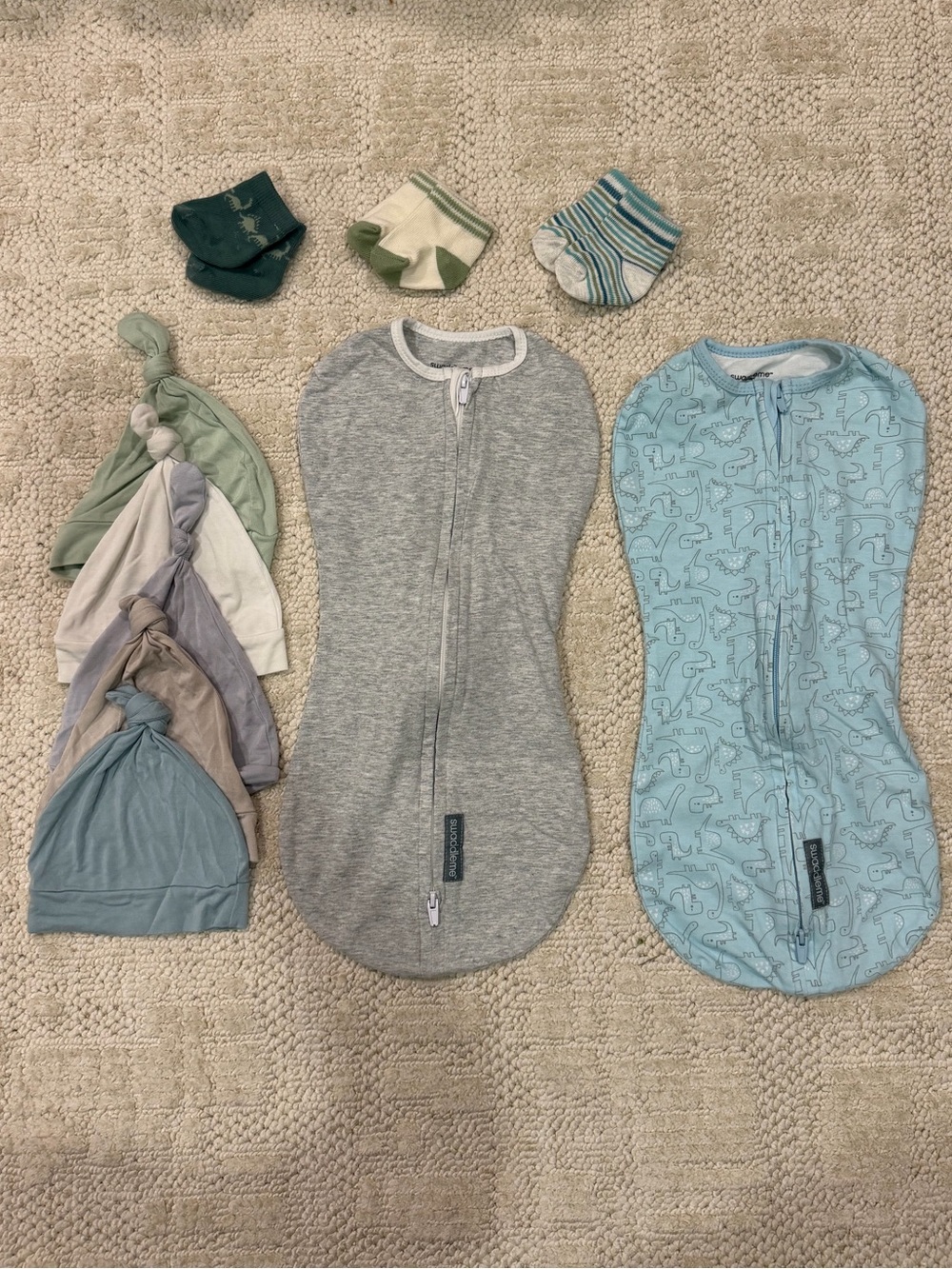 Newborn Baby Bundle – 2 SwaddleMe Swaddles + 5 Bamboo Hats & Socks